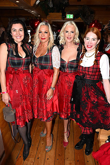 Dorothee Bär, Birgit Fischer-Höper, Astrid Söll und Laura Siegel  bei der Ladies Red Wiesn in der Wildstuben am 26.09.2024 ©Foto: ABR-Pictures / Wolfgang Breiteneicher 